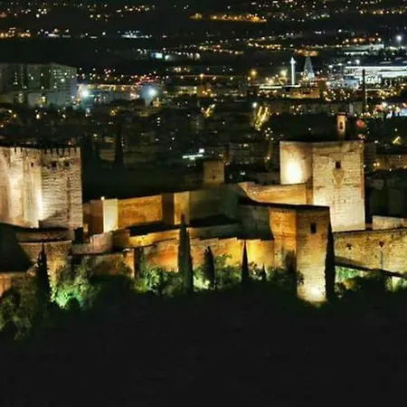 Blanco Esqui Y Alhambra. Garaje Privado Granada